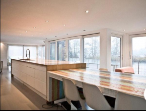 FLOATING Villa
